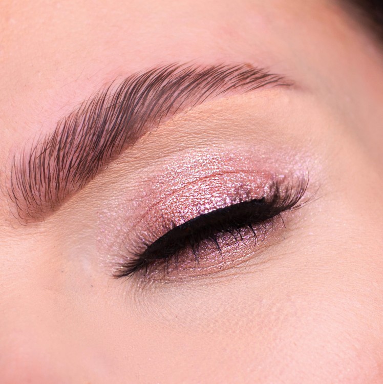 Y-0036_Glamorous_1.jpg